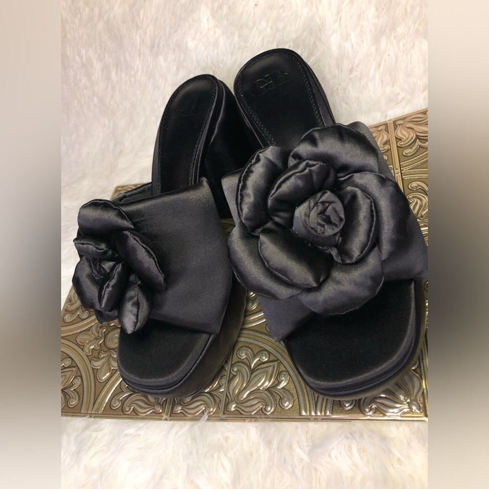 Gianni Bini Black Satin Floral Platform Shoes size 7.5 NWOT - Picture 4 of 16
